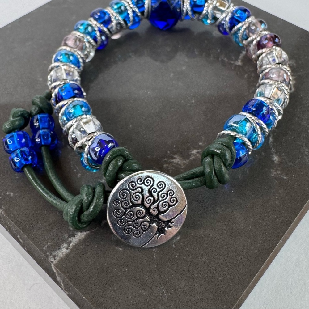 HAND CRAFTED Leather Wrap Beaded Bracelet Blue 6.25” Blue Glass Crystal NWT - Picture 4 of 14